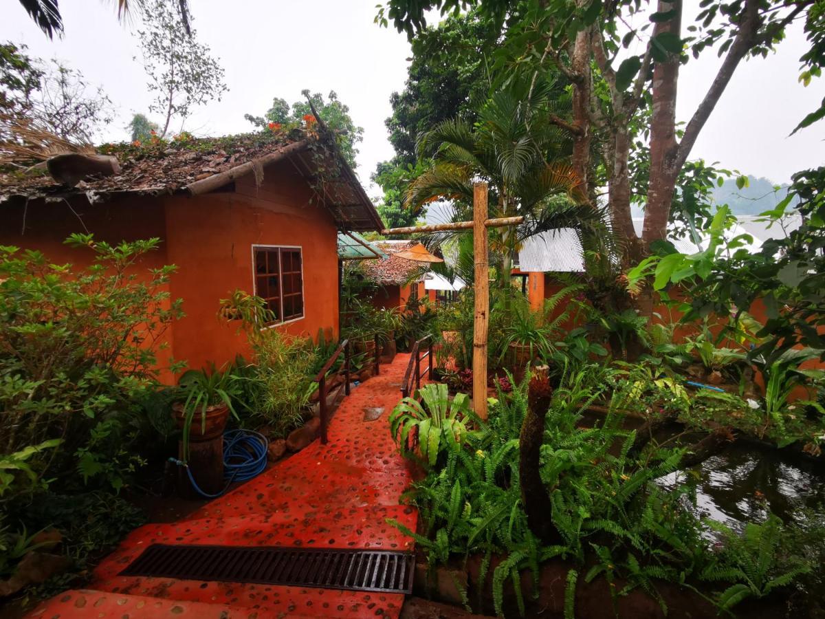 Ban Huai Makhuea Som บ้านดินโฮมสเตย์ ปางอุ๋ง מראה חיצוני תמונה