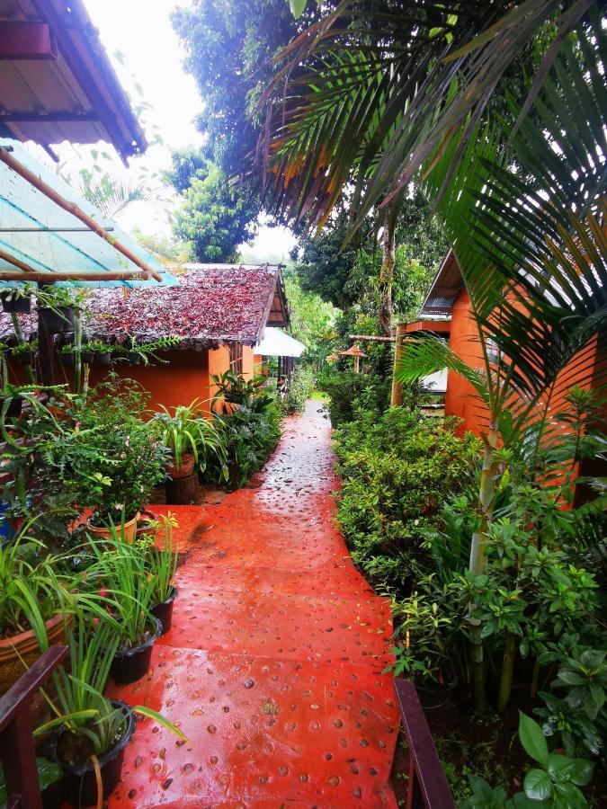 Ban Huai Makhuea Som บ้านดินโฮมสเตย์ ปางอุ๋ง מראה חיצוני תמונה