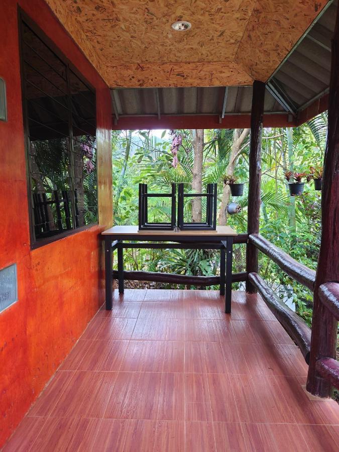 Ban Huai Makhuea Som บ้านดินโฮมสเตย์ ปางอุ๋ง מראה חיצוני תמונה