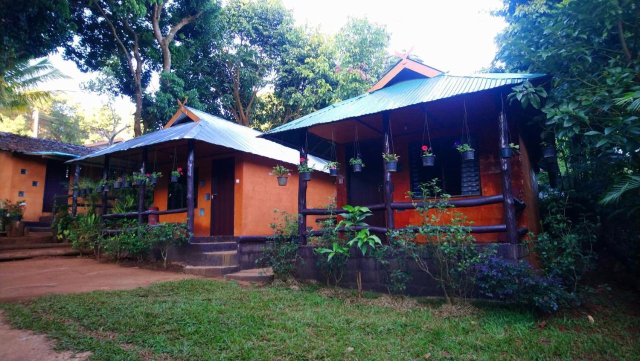 Ban Huai Makhuea Som บ้านดินโฮมสเตย์ ปางอุ๋ง מראה חיצוני תמונה